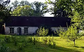 Ancien bâtiment de ferme du château.