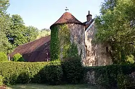 Le pigeonnier du château.