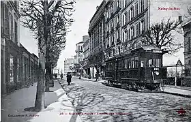Vue d'un tramway à Noisy-le-Sec vers 1900. Le prolongement du T1 au Val de Fontenay par la rue Jean-Jaurès utiliserait l'itinéraire d'une ligne du début du vingtième siècle.