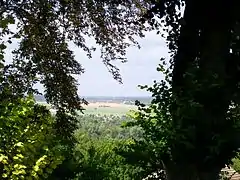 Certains endroits de la commune sont des véritables balcons sur les environs et offrent des vues inattendues jusque dans le département de l'Oise.