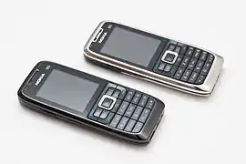 Nokia E51, un téléphone en forme de barre typique.
