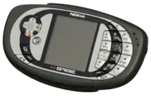 Photo de la console portable N-Gage QD. Tony Hawk's Pro Skater est édité en 2004 en offre groupée avec cette console portable.