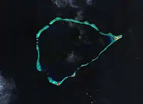 Image satellite de Nomwin avec les îles en rouge.