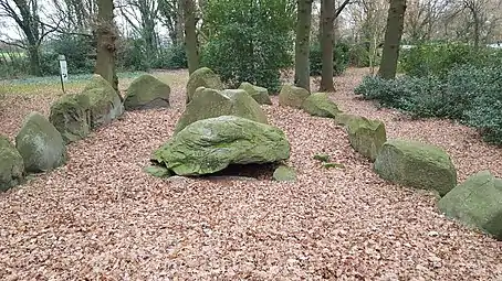 La chambre funéraire nord dans le dolmen