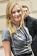 Nora Arnezeder interprète Chloé Tousignant.