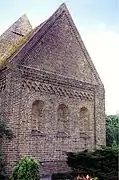 Appareil couvrant tout le fronton du pignon de l'église Købelev (da) (Danemark).