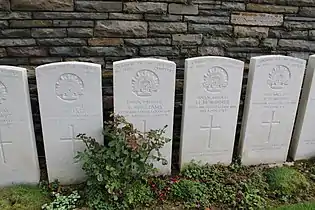 Tombes de soldats du 50e Bataillon Australien tombés le 2 avril 1918.