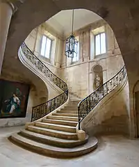 Escalier d'honneur des bâtiments conventuels.
