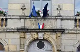 Détail architectural de la mairie.