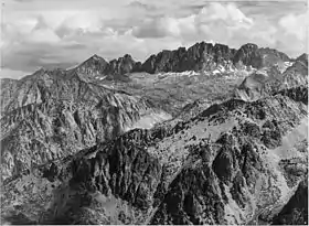 Vue de la North Palisade depuis le sud-ouest (Ansel Adams, 1936).