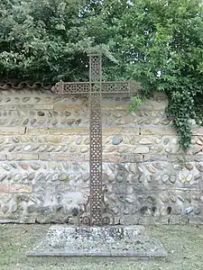 Croix de l’église au nord-est.