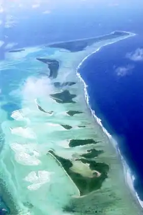 Un atoll.