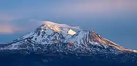 Vue de la face nord du mont Shasta.