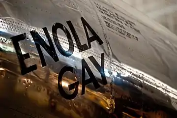 Nose art de l'Enola Gay.