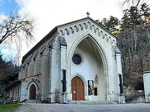 Chapelle Notre-Dame-de-Fresneau et ses canons