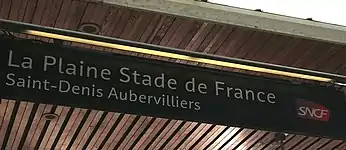 Plaque signalétique indiquant le nom de la gare.