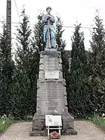 Poilu au repos (monument aux morts)