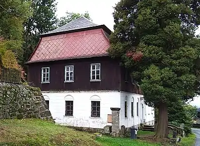 Maison classée monument culturel.