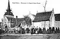 Noyal-Pontivy : procession à la chapelle Sainte-Noyale vers 1910 (carte postale).