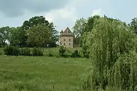 Le château près de la place du village.