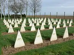 Tombes du cimetière soviétique.