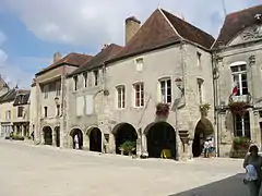 Rue pavée de Noyers-sur-Serein