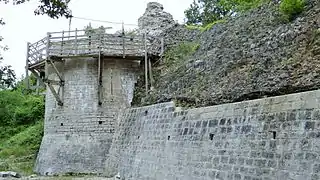 Les ruines du château en 2016.