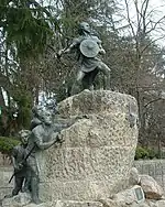 Statue de Viriate, sur un rocher, en armes, faisant face, en position de combat.