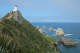 Le phare de Nugget Point et les « nuggets ».