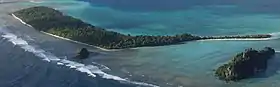 Photo aérienne du nord du lagon, Nukula'ela'e est le tout petit îlot à côté de Nukuloa.
