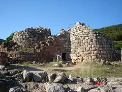 Complexe nuragique de Palmavera dans la province de Sassari en Sardaigne datant du IIe millénaire av. J.-C.