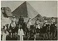 Infirmières et médecins de l'Unité médicale sioniste américaine ( AZMU) d'Hadassah, sur des chameaux en Égypte en route vers la Palestine, juillet 1918