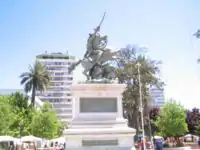 Monument à Bernardo O'Higgins sur la place des Héros.