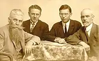 Edgar de Wahl (à droite) avec Hans Hörbiger, Johann Robert Hörbiger et Engelbert Pigal lors d'une réunion occidentaliste en 1927.