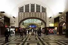 le hall de la gare