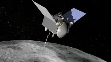 Vue d'artiste de la sonde OSIRIS-REx avec système de prélèvement TAGSAM déployé.