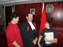 Photographie prise à l’issue d’une cérémonie de citoyenneté