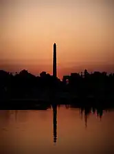 L'obélisque vu du bassin des Tuileries.