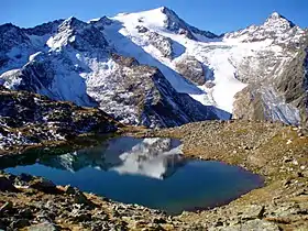 Vue du Gamsspitzl (sur la gauche) avec le Wilder Freiger au centre et l':Aperer Freiger (de) à droite.