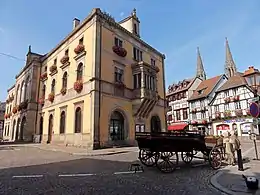 Hôtel de ville (XVIe siècle).