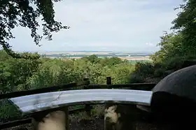 Observatoire avec vue sur la vallée et abri classé.