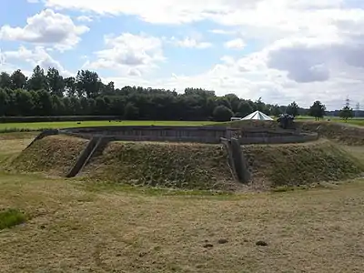 Observatoire de Flevoland, 1976. (Version antérieure, 1971, plus petite et éphémère, en sable)