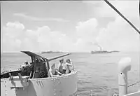 Navires du convoi d'occupation en route vers Singapour, août 1945.