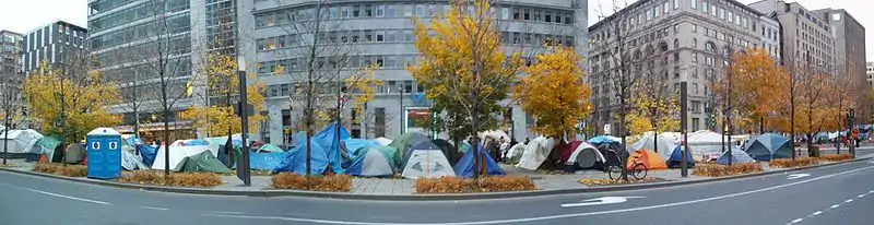 13 novembre 2011 : « Occupons Montréal » au Square Victoria.