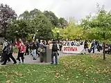 Banderole bilingue "Occupy-Occupons Ottawa" le 16 octobre 2011.