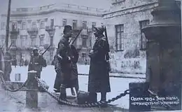 Soldats nord-africains dans une rue d'Odessa. Une bonne partie des effectifs déployés par la France en mer Noire sont des troupes coloniales.