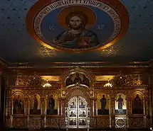 Les icones dans une chapelle latérale