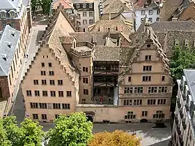 Musée de l'Œuvre Notre-Dame- maison- façades, toitures, escalier intérieur