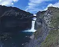 L'Ófærufoss en 1975 avant l'effondrement de son arche naturelle.