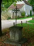 Calvaire en face de l'église.